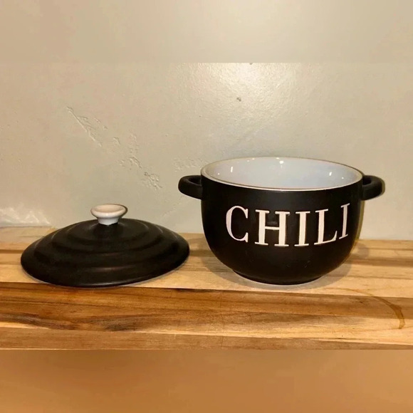 Ceramic Chili Pot with Lid and Spoon. Black and White. Holds 24 oz. Brand New!! - Picture 4 of 9